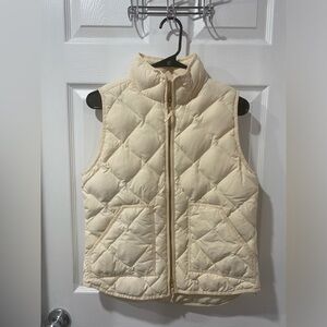 J Crew women’s down puffer vest, cream color., size S, good condition.
